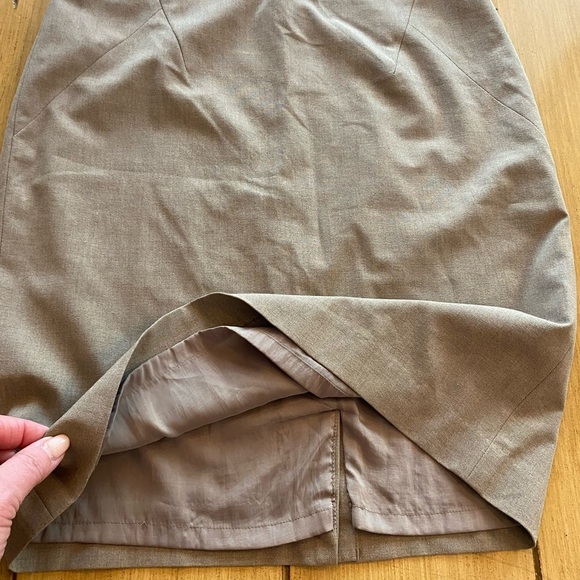 Halogen Women’s Pencil Skirt Short Lined Tan Size 4 Work Professional Classic - Picture 3 of 14